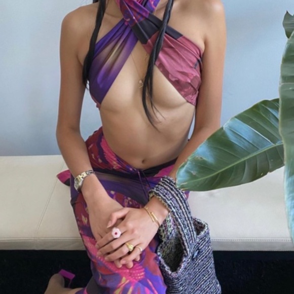 With Jéan Naomi Skirt in flamboyant Anthurium - Picture 3 of 7